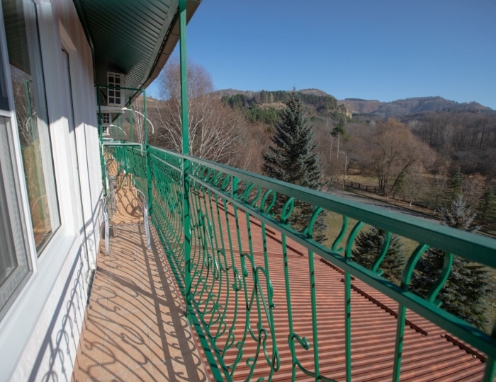 1 категория 2-местный 1-комнатный улучшенный номер  с балконом - Санаторий «Вилла Арнест» Кисловодск