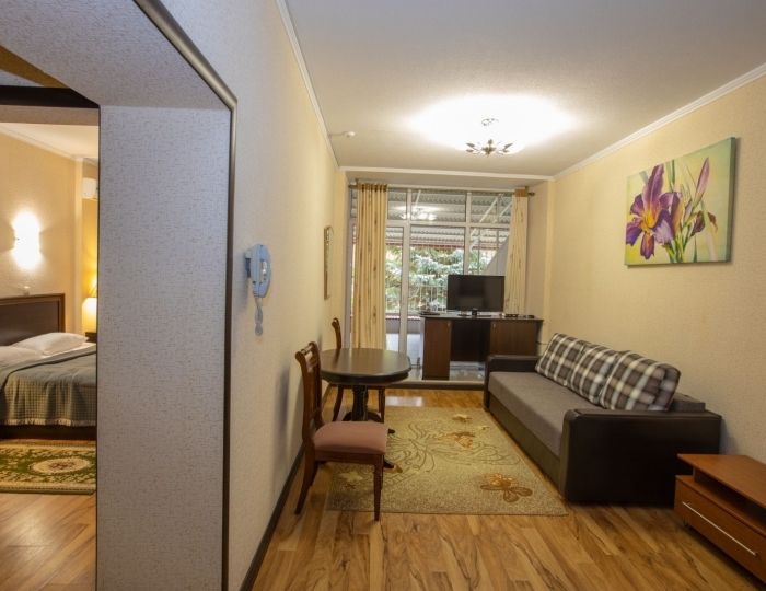 1 категория стандартный семейный 2-комнатный - Санаторий «Вилла Арнест» Кисловодск